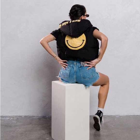 FALL 2024 Have A Nice Day Smiley Face Bolt Vector Urban Black Crop Puffer Vest - Picture 8 of 10